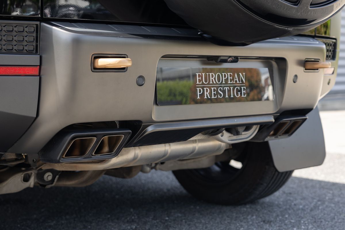 2025 Land Rover Defender 110 OCTA Edition One