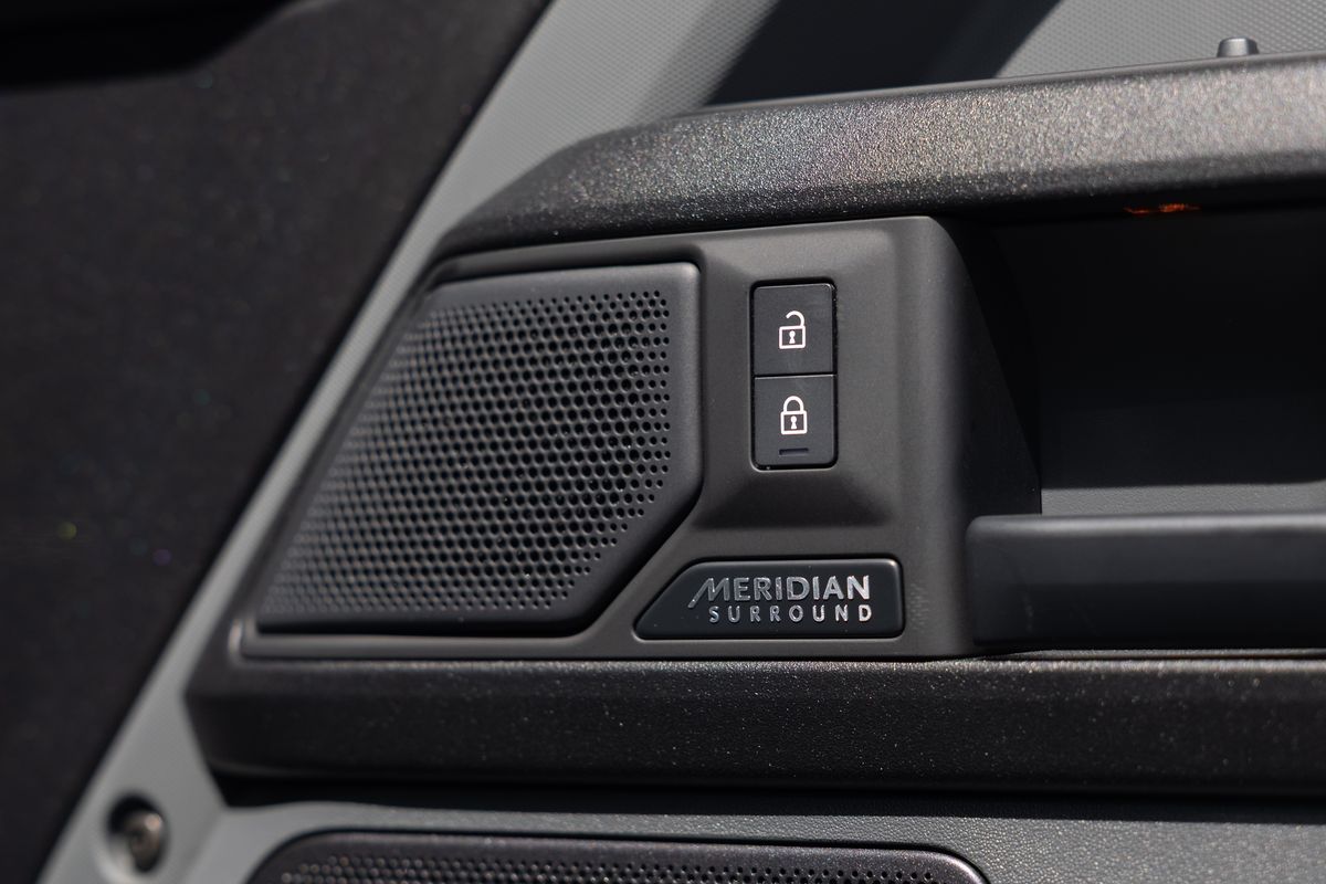 2025 Land Rover Defender 110 OCTA Edition One