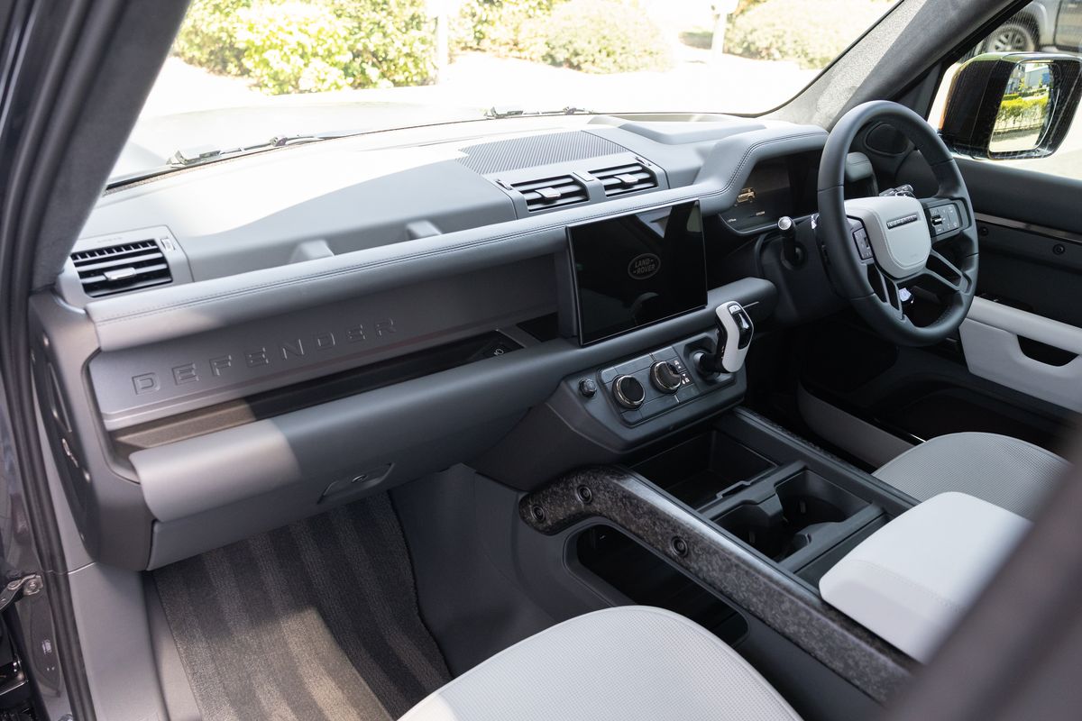 2025 Land Rover Defender 110 OCTA Edition One