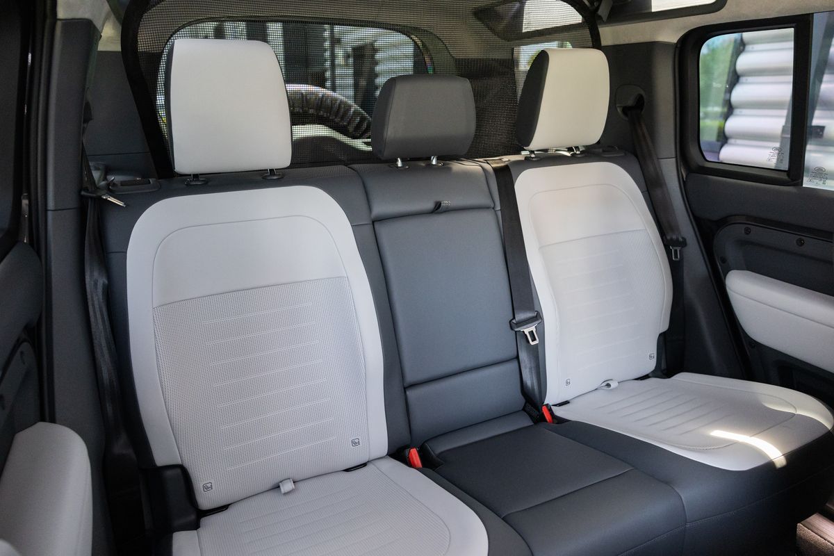 2025 Land Rover Defender 110 OCTA Edition One
