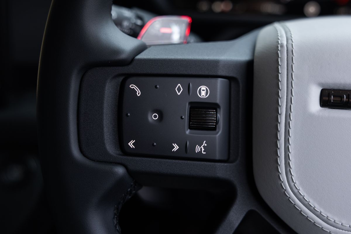 2025 Land Rover Defender 110 OCTA Edition One