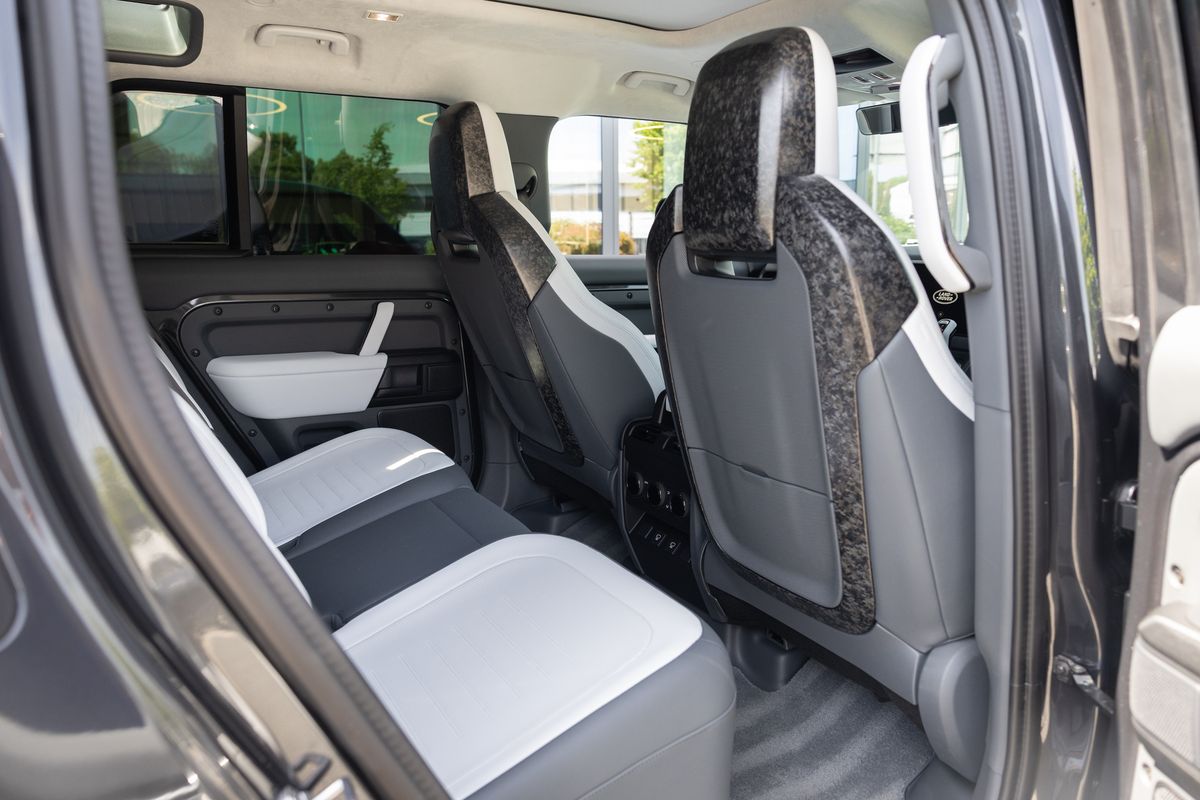2025 Land Rover Defender 110 OCTA Edition One