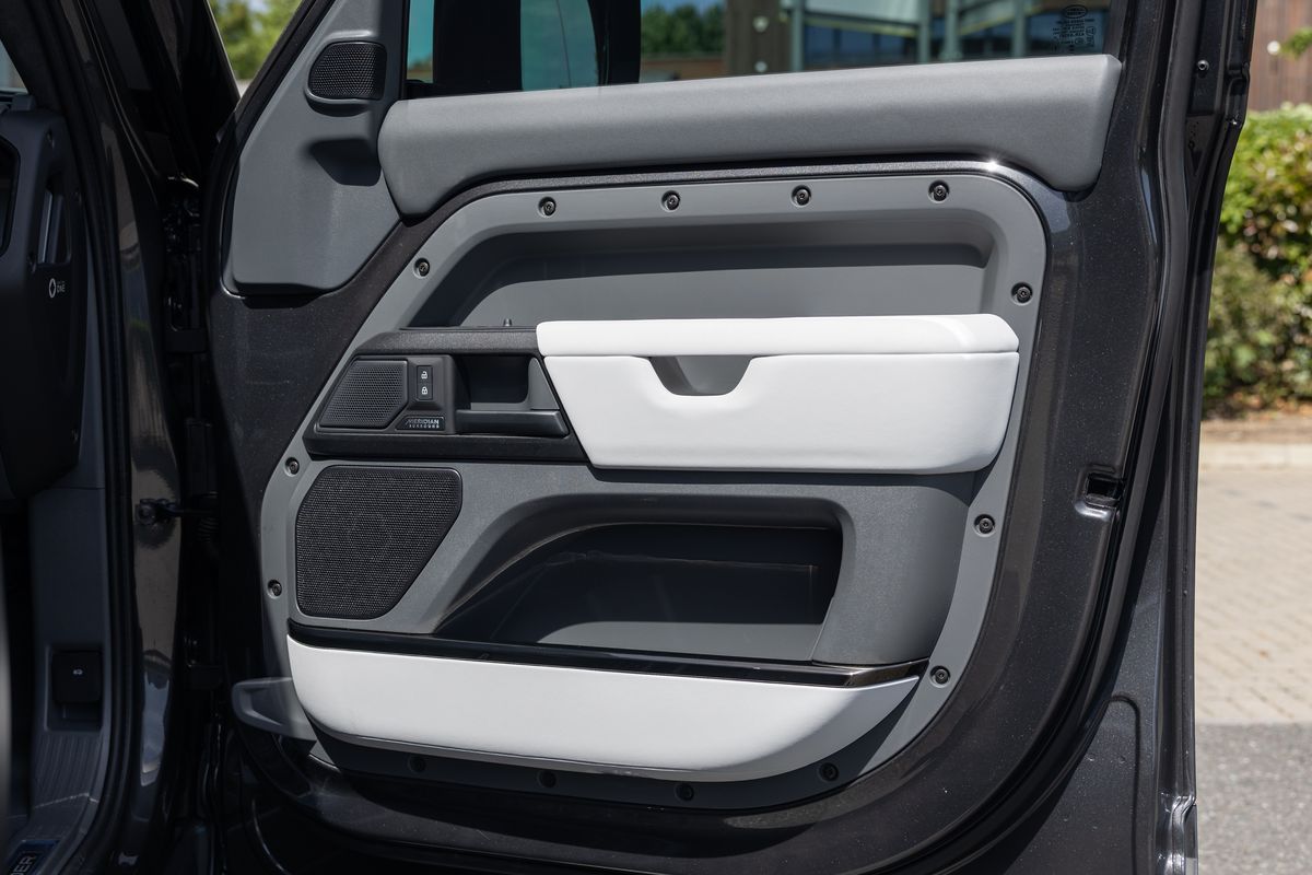 2025 Land Rover Defender 110 OCTA Edition One