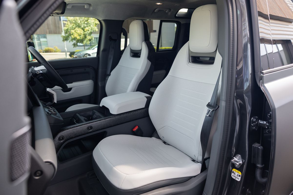 2025 Land Rover Defender 110 OCTA Edition One