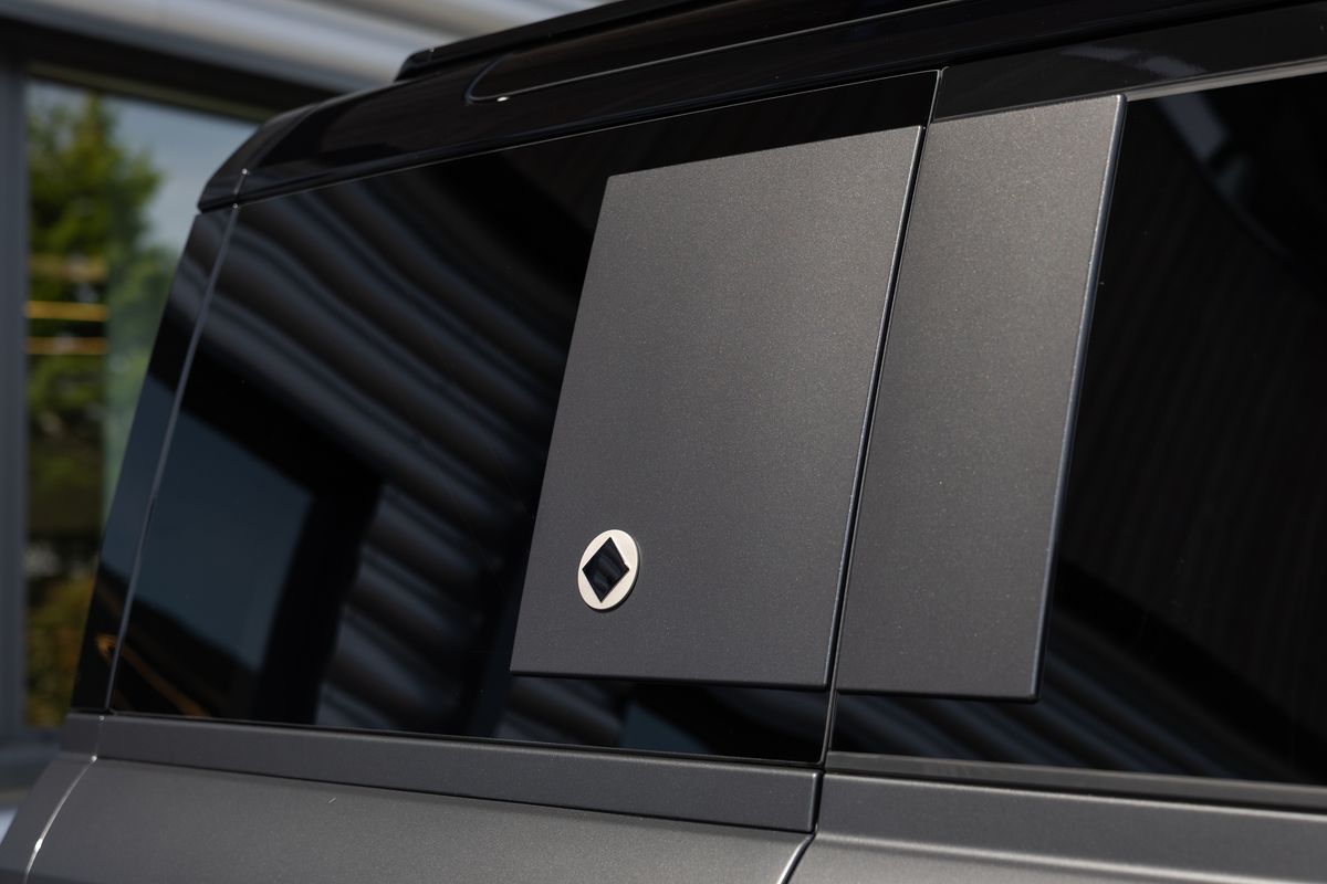 2025 Land Rover Defender 110 OCTA Edition One