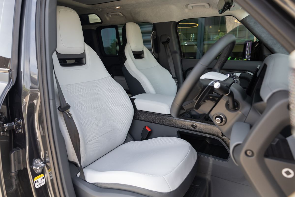 2025 Land Rover Defender 110 OCTA Edition One