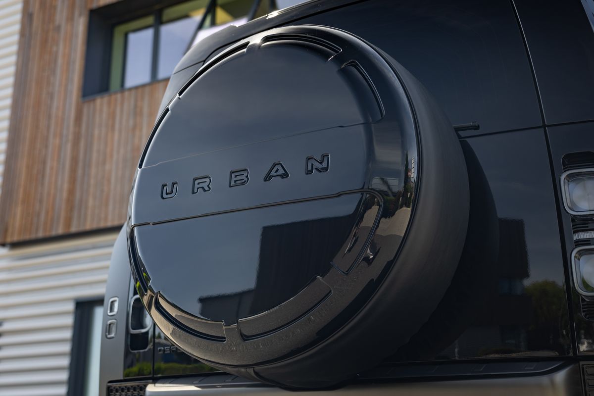 2025 Land Rover Defender 110 OCTA Edition One