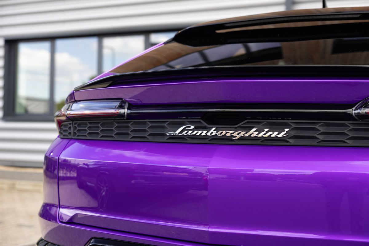 2025 Lamborghini Urus SE