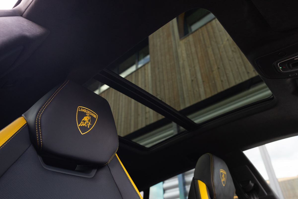 2025 Lamborghini Urus SE