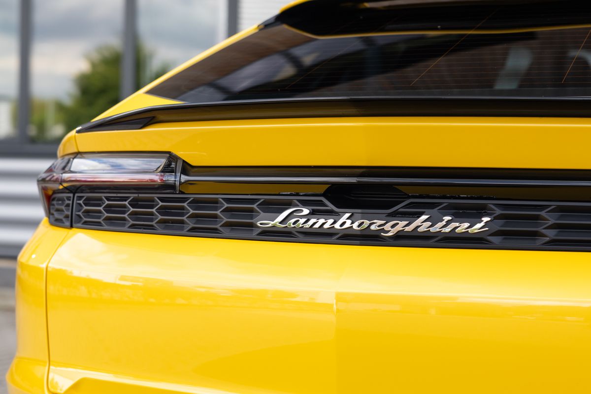 2025 Lamborghini Urus SE