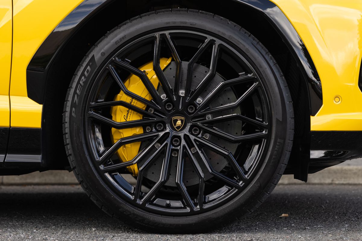 2025 Lamborghini Urus SE
