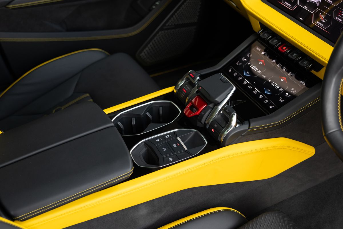 2025 Lamborghini Urus SE