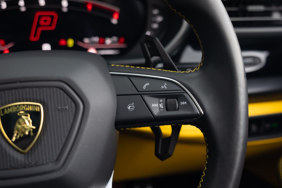 2025 Lamborghini Urus SE