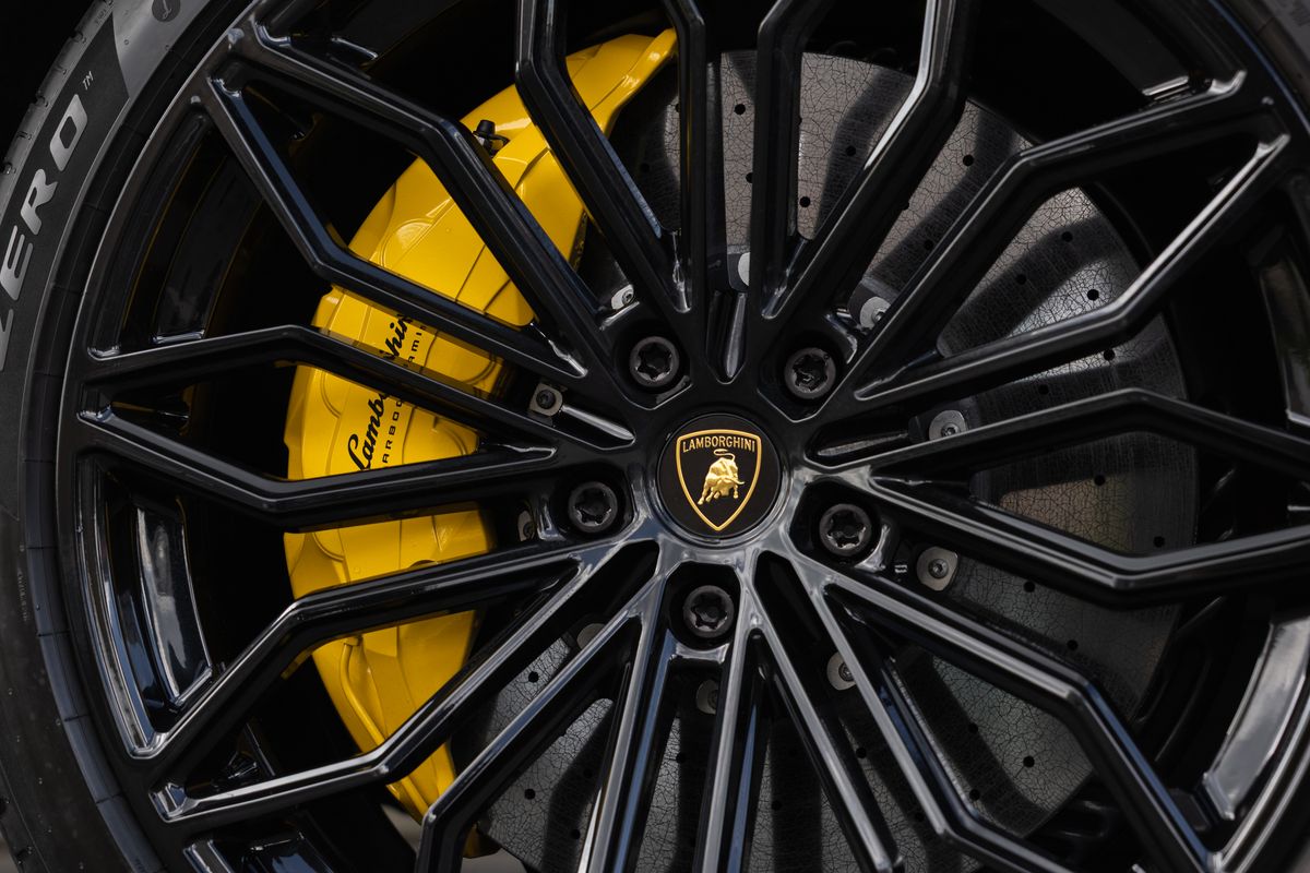2025 Lamborghini Urus SE