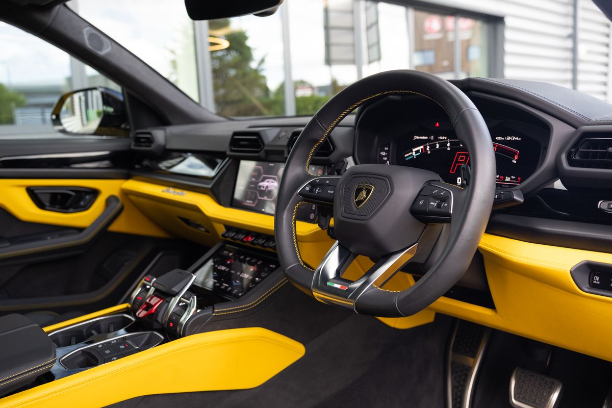 2025 Lamborghini Urus SE