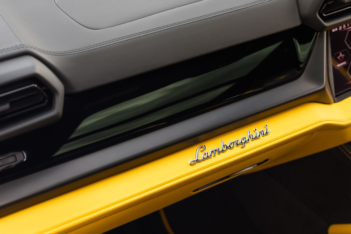 2025 Lamborghini Urus SE