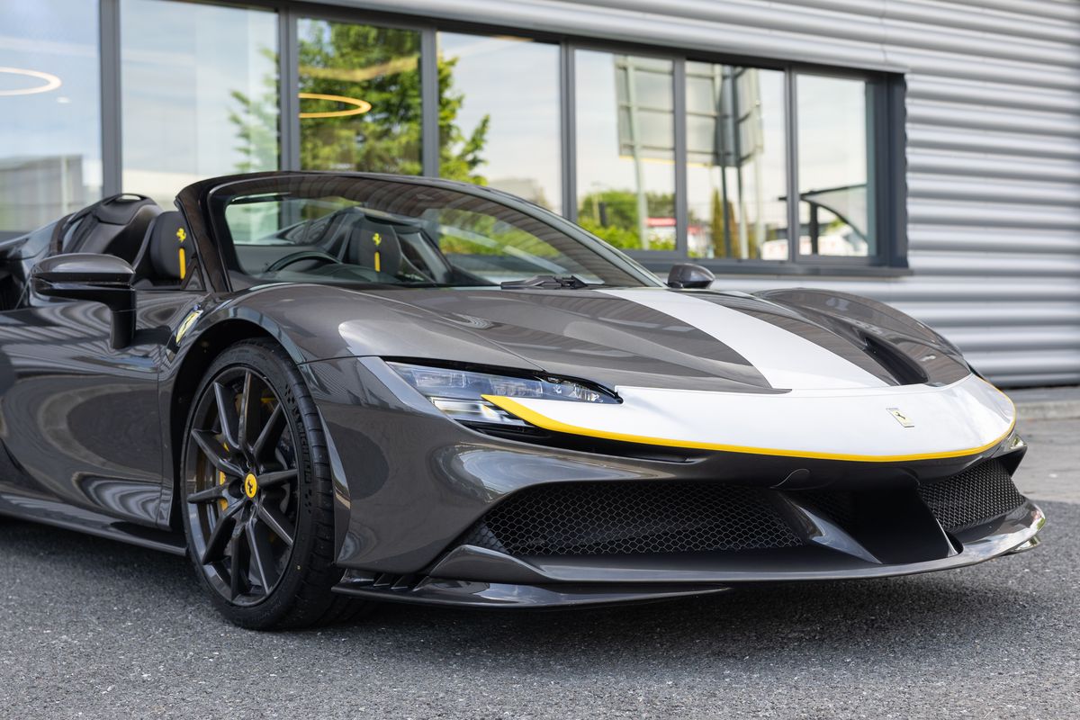 2022 Ferrari SF90 Spider Assetto Fiorano