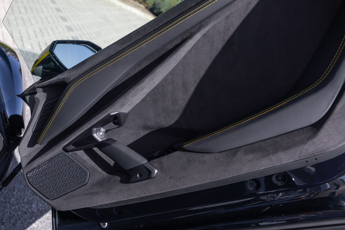 2025 Lamborghini Revuelto