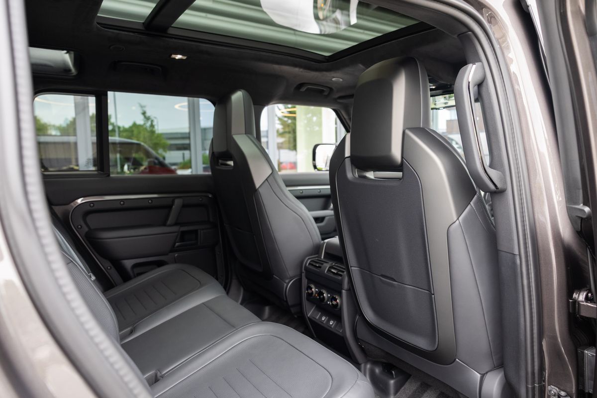 2026 Land Rover Defender 110 OCTA