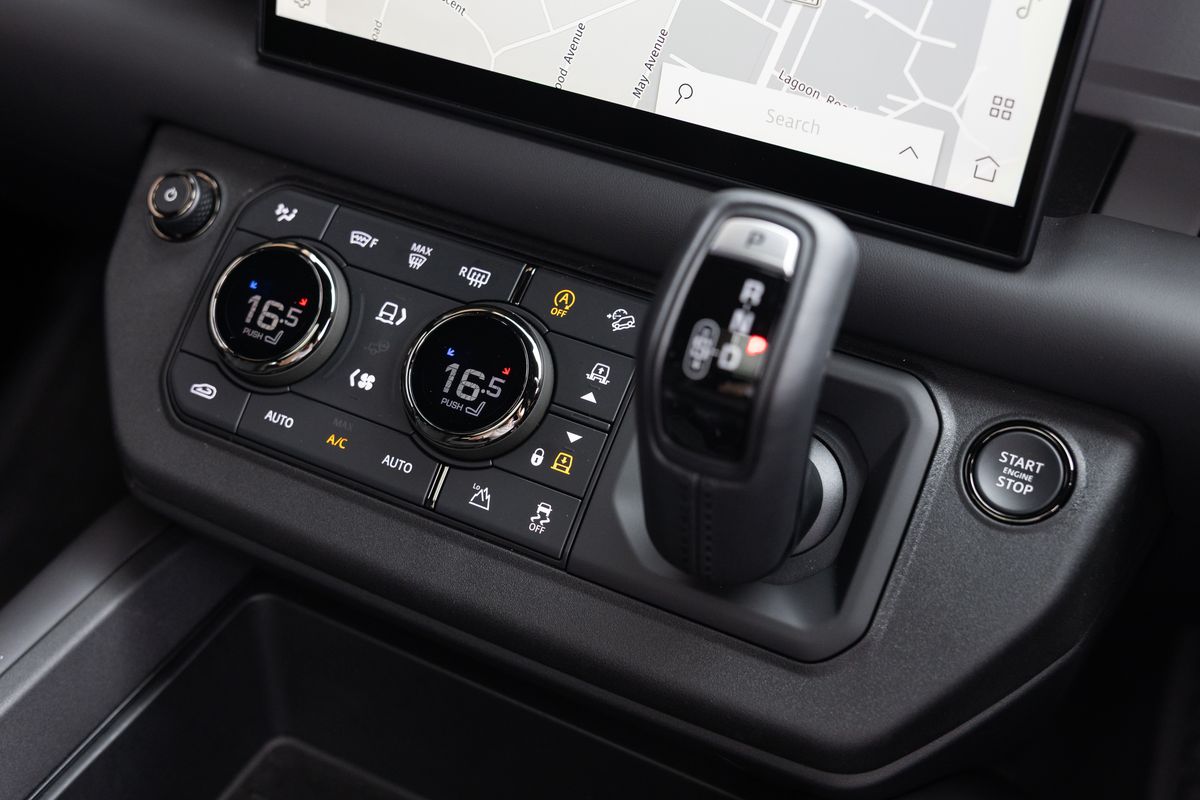 2026 Land Rover Defender 110 OCTA