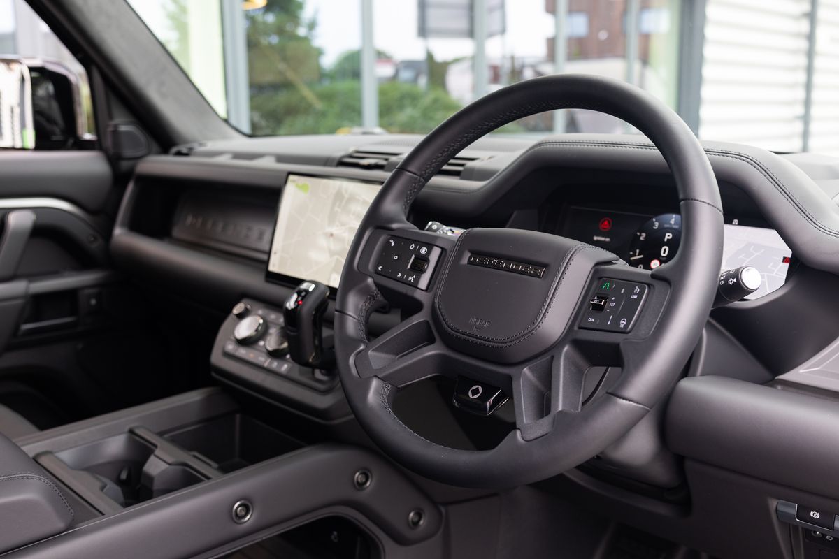 2026 Land Rover Defender 110 OCTA