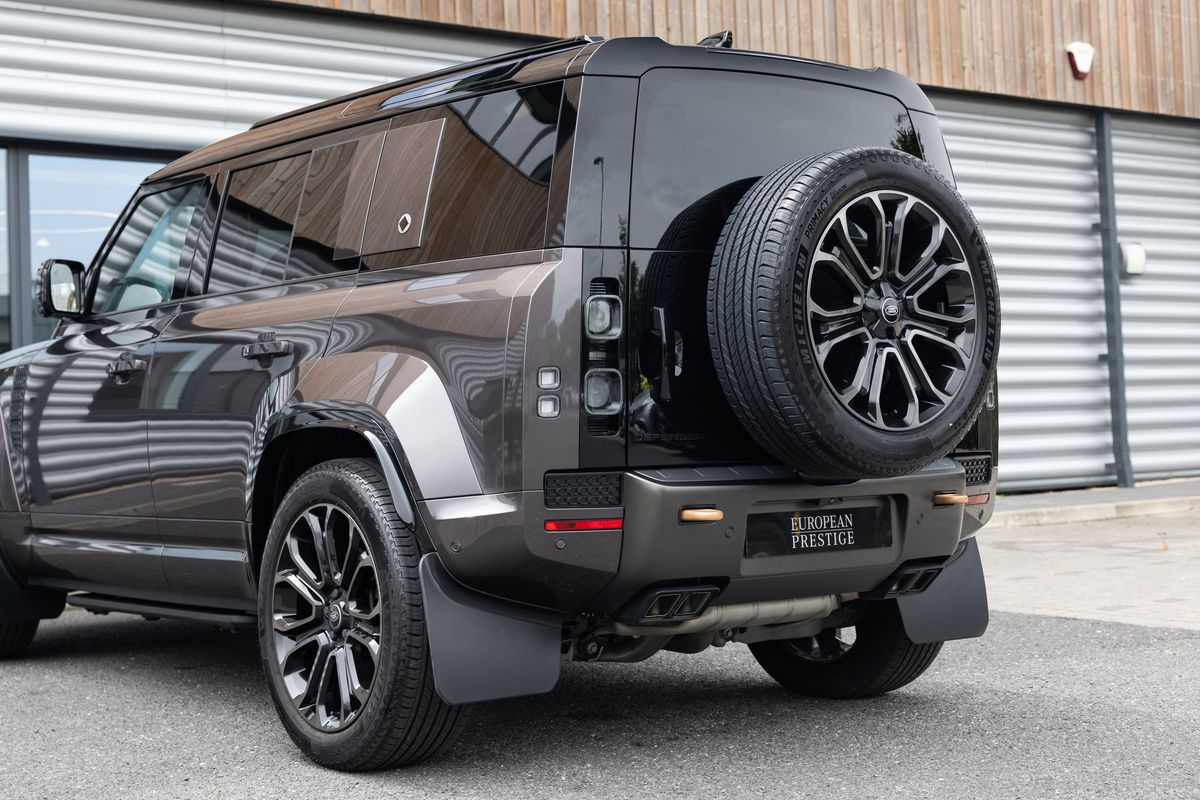 2026 Land Rover Defender 110 OCTA