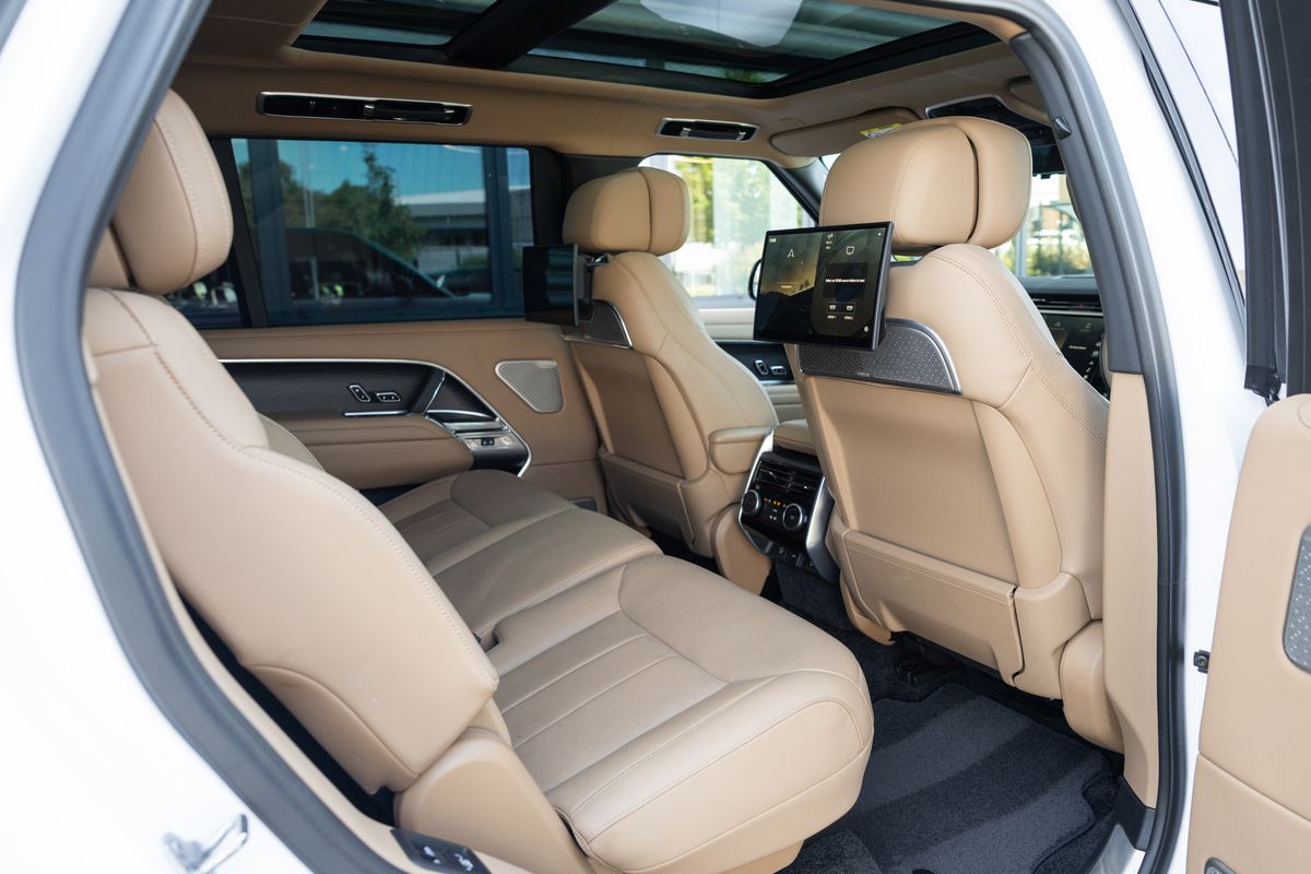 2025 Land Rover Range Rover P400 Autobiography LWB