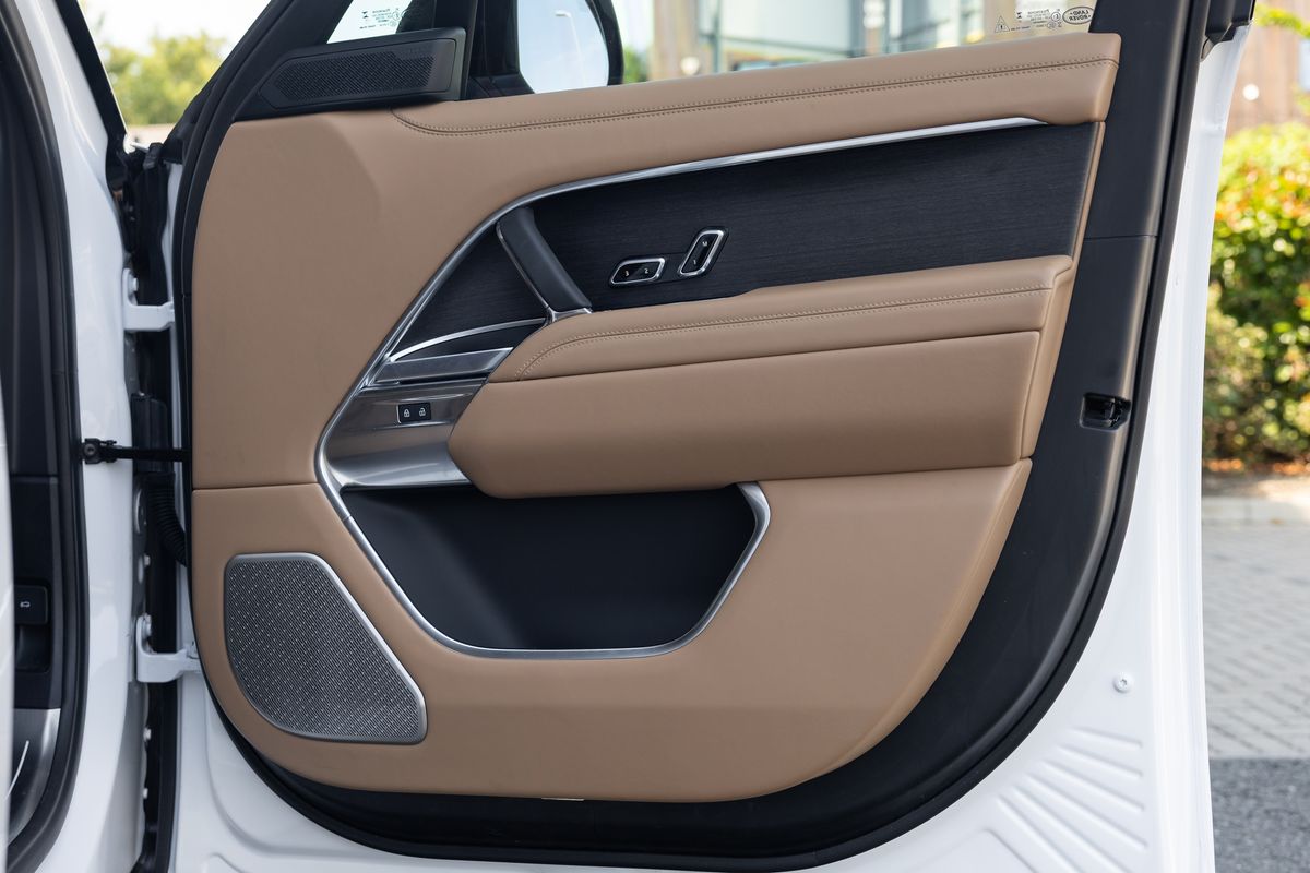 2025 Land Rover Range Rover P400 Autobiography LWB
