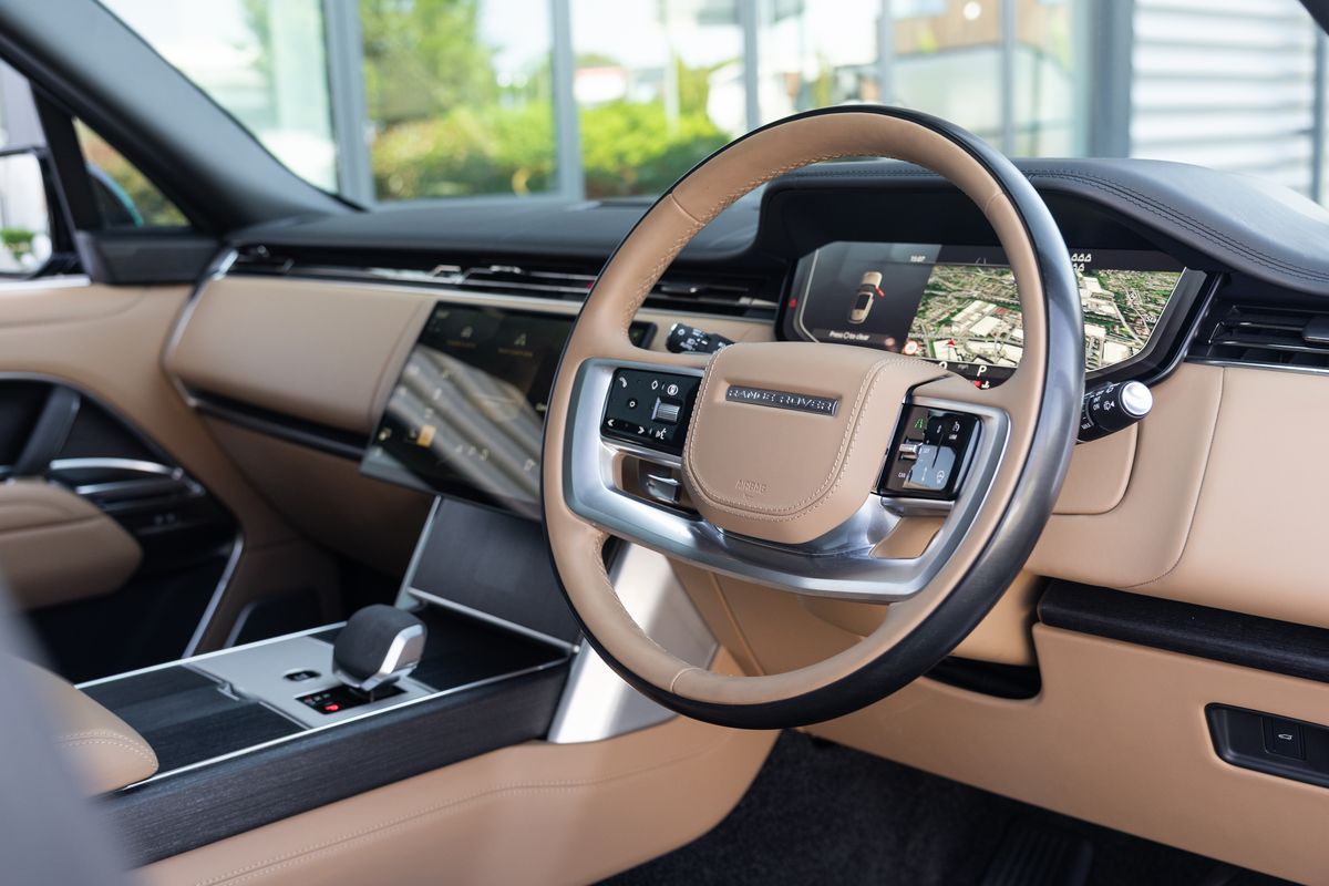 2025 Land Rover Range Rover P400 Autobiography LWB
