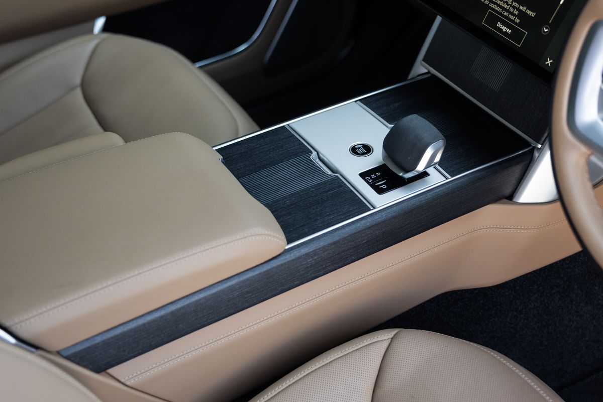 2025 Land Rover Range Rover P400 Autobiography LWB