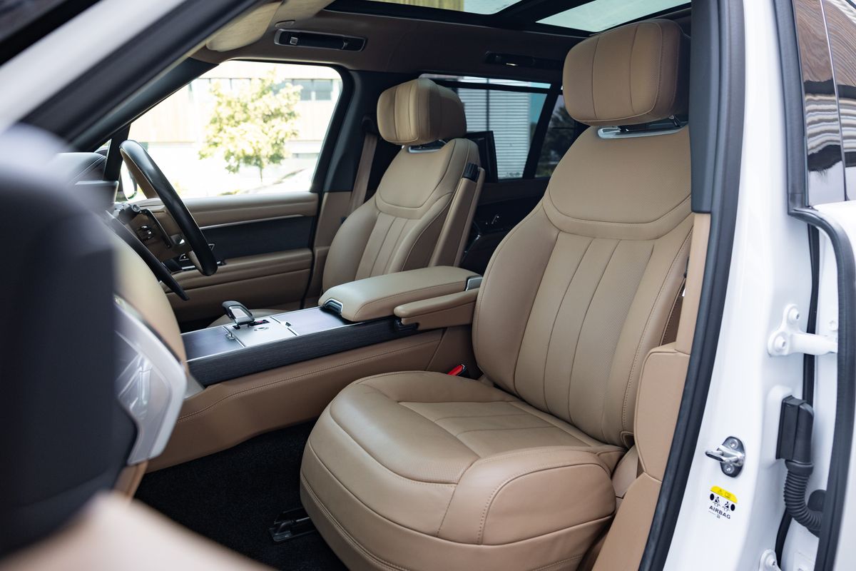 2025 Land Rover Range Rover P400 Autobiography LWB