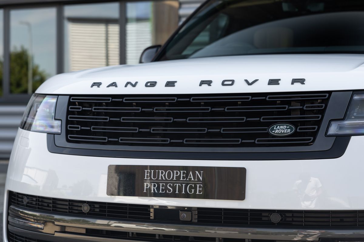 2025 Land Rover Range Rover P400 Autobiography LWB