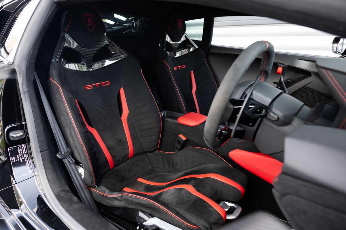 2022 Lamborghini Huracan STO