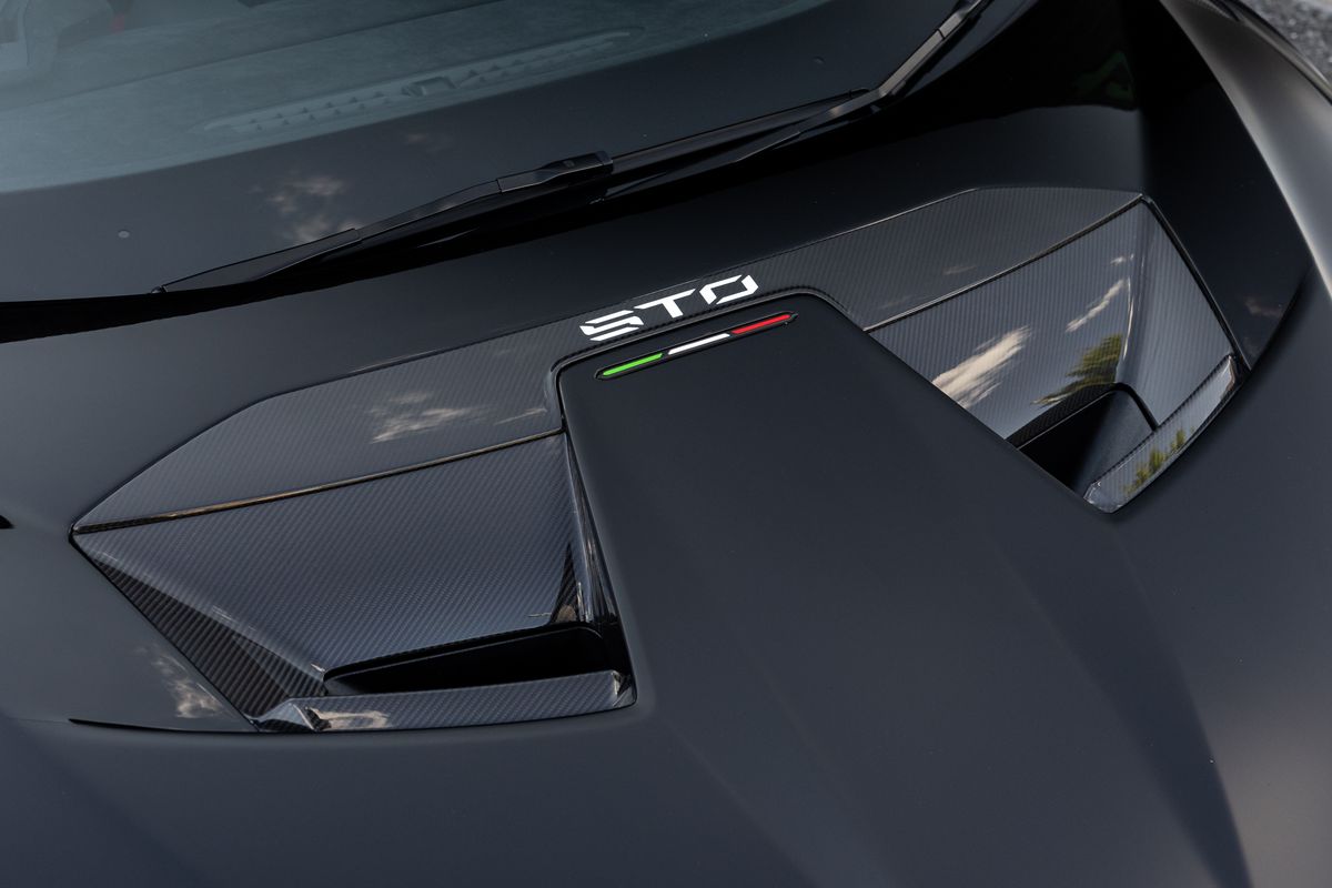 2022 Lamborghini Huracan STO