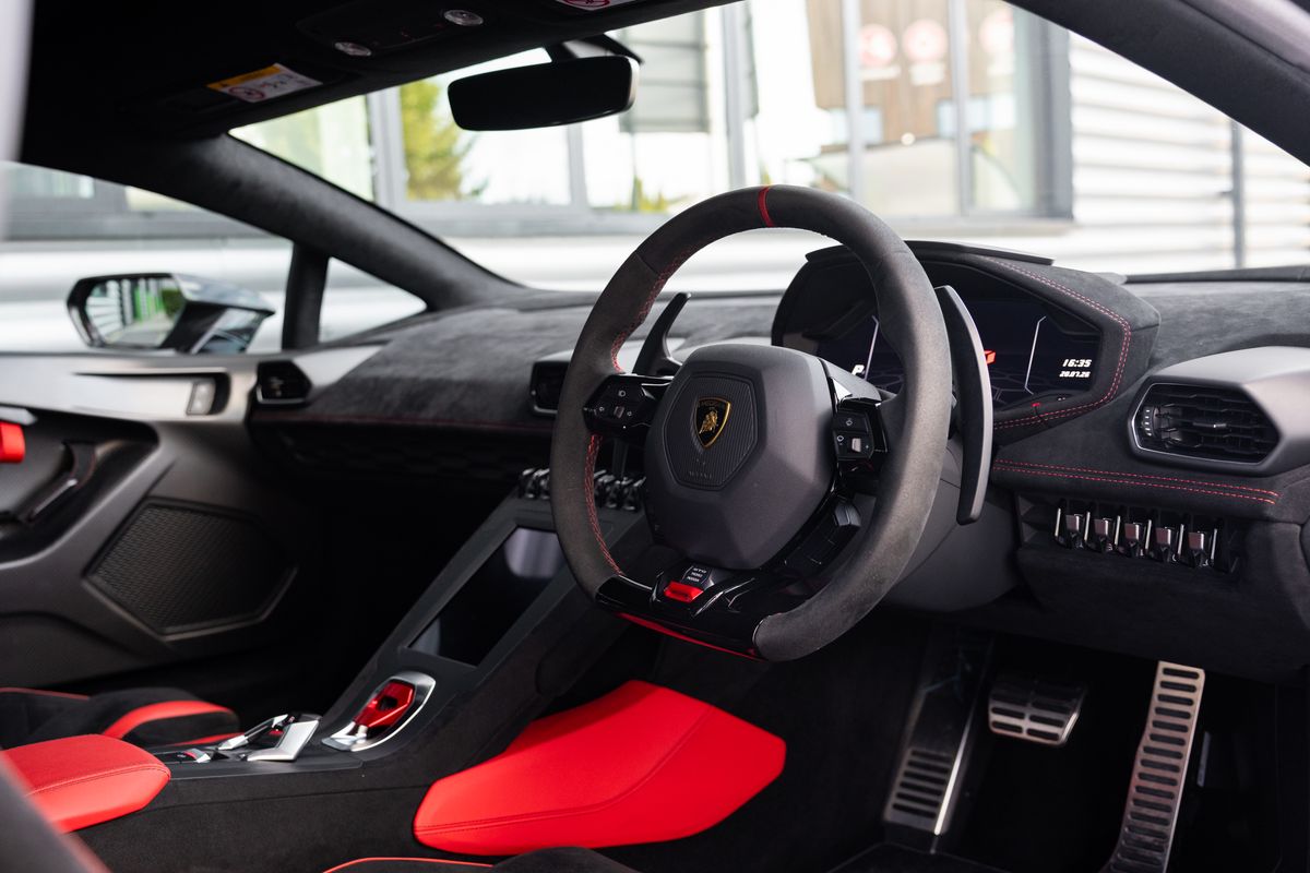 2022 Lamborghini Huracan STO