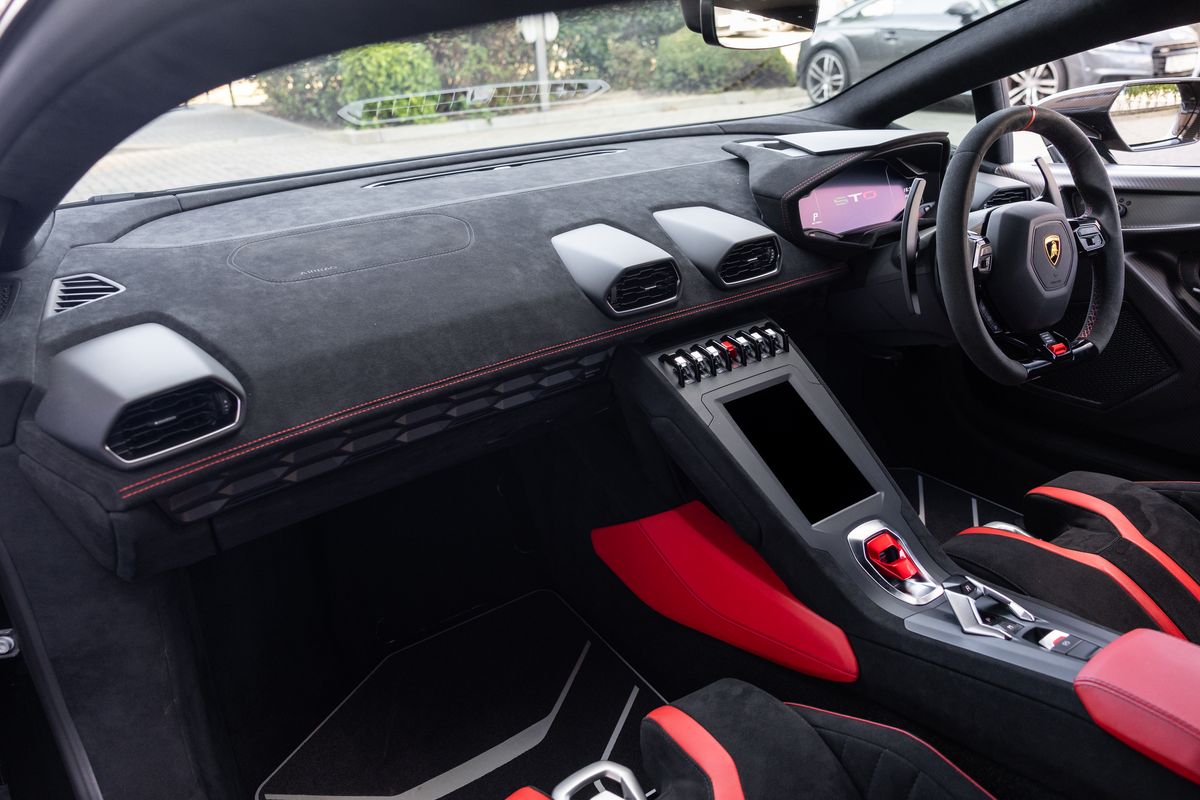 2022 Lamborghini Huracan STO