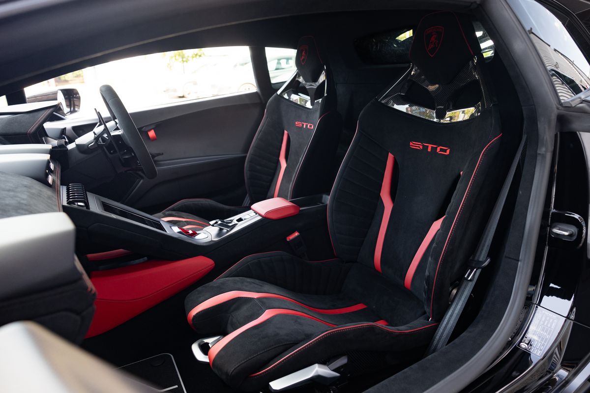 2022 Lamborghini Huracan STO
