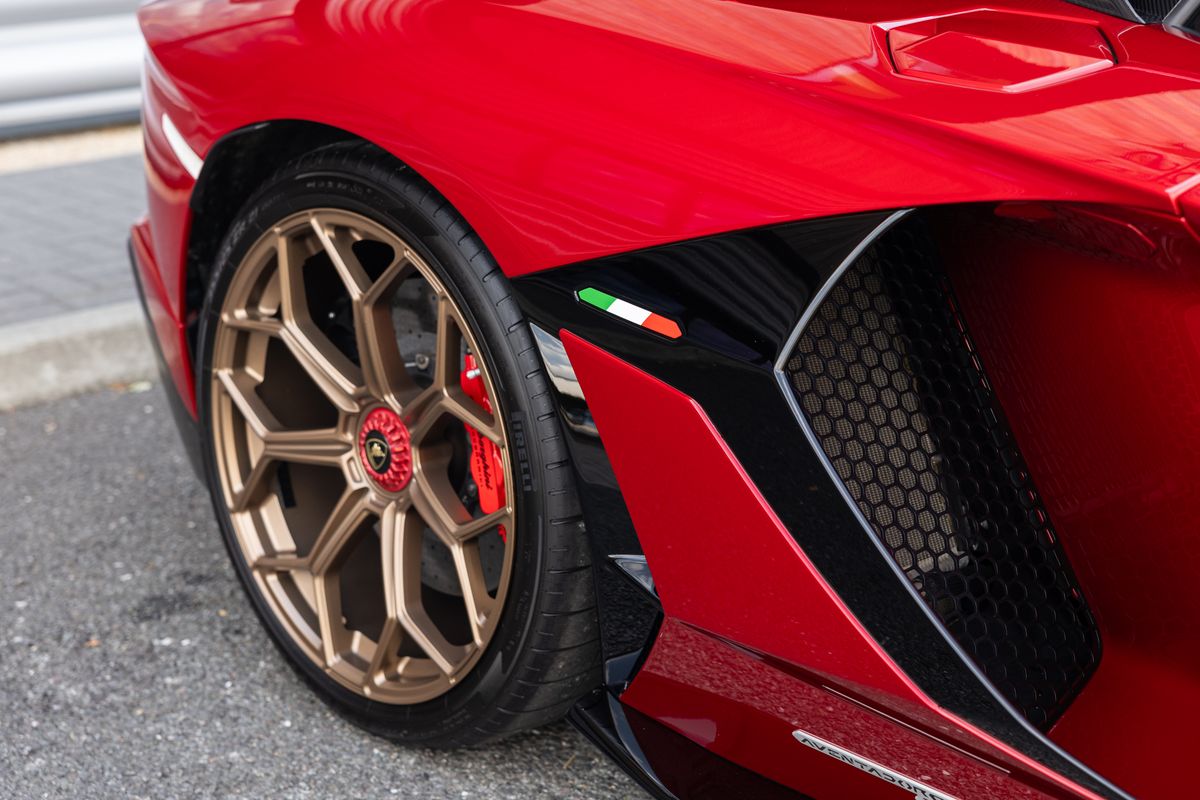 2021 Lamborghini Aventador SVJ Roadster