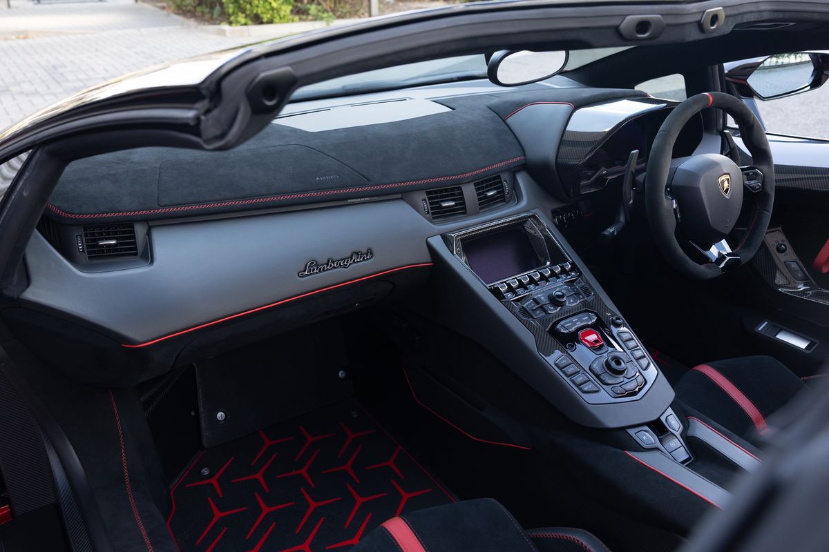 2021 Lamborghini Aventador SVJ Roadster